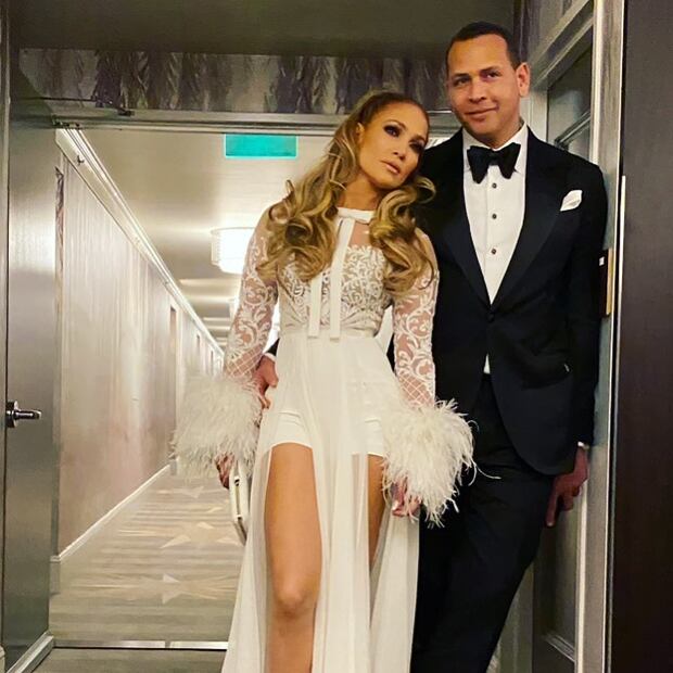 Jennifer Lopez sin fecha de boda por coronavirus 