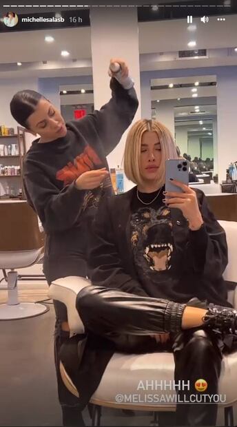 Michelle Salas sorprende con un corte bob y muy rubio