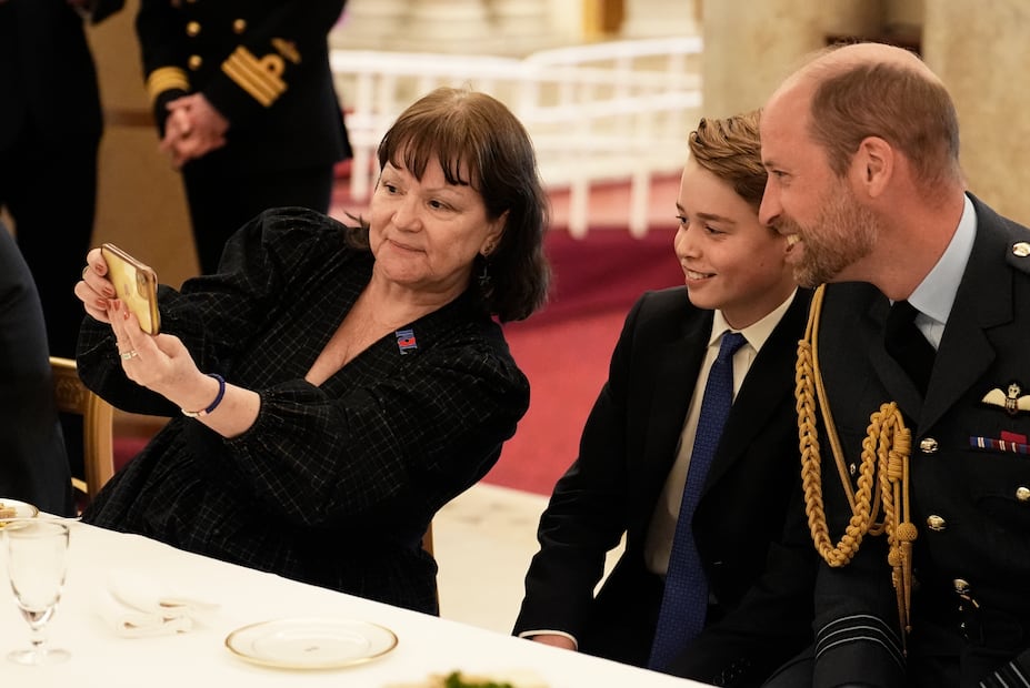 El príncipe William y el príncipe George / Foto: AP - Jordan Pettitt