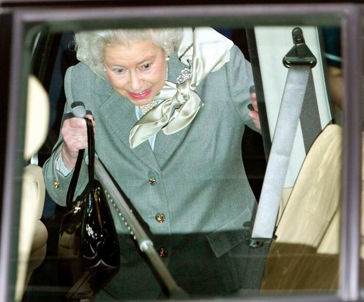 La reina Isabel II, involucrada en un accidente automovilístico en el día de su cumpleaños