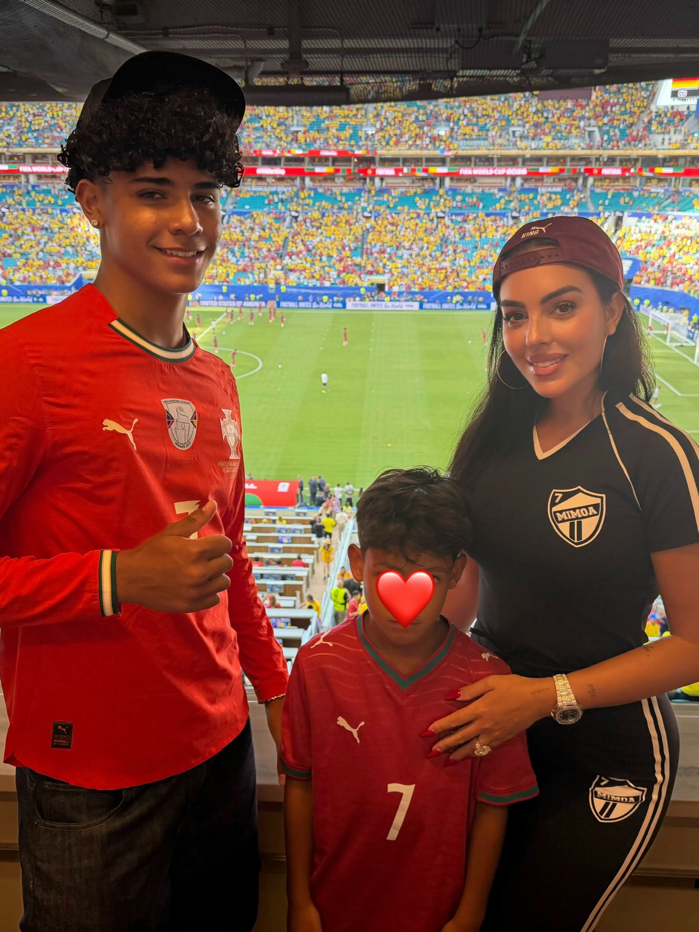 Cristiano Ronaldo Jr., Mateo Ronaldo y Georgina Rodríguez. (Foto: Instagram)