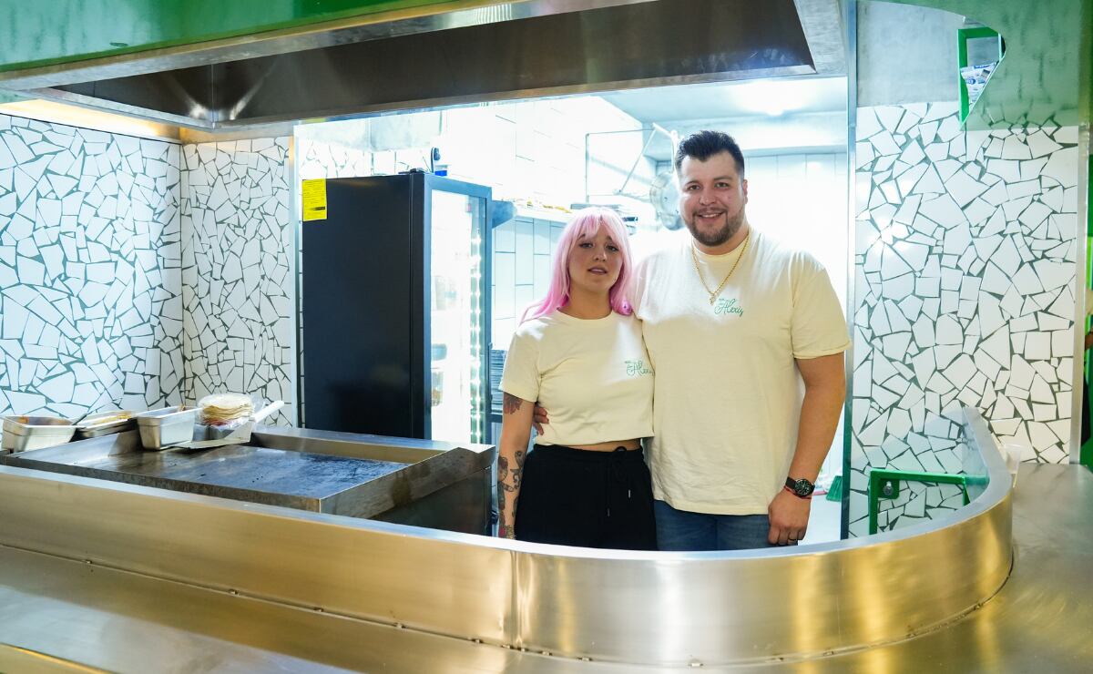 Alexis Valeri y Alexis Ayala en la inauguración de la segunda sucursal de Tacos Los Alexis / Foto: Leonardo Gómez