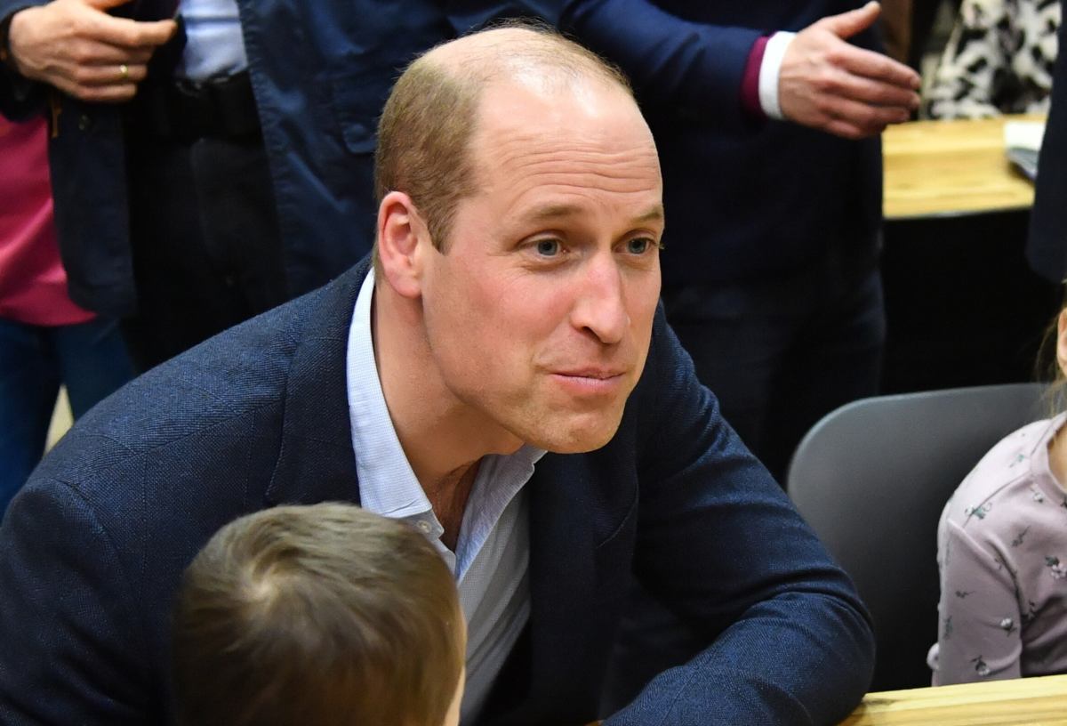 El príncipe William visita Polonia, platica con refugiados de Ucrania y cena en restaurante LGBT como muestra de apoyo