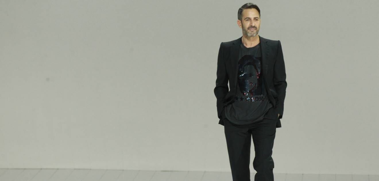 Marc Jacobs arremete y contrademanda a Nirvana por el logo de 'happy face'