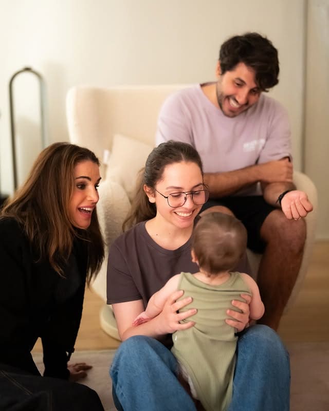 Reyna Rania y la princesa Imán y su esposo Jameel junto a su hija Amina / Foto: Instagram