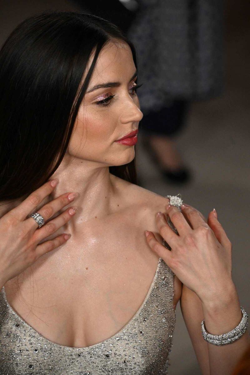 Ana de Armas canaliza a Marilyn Monroe con un vestido champagne en los Oscar 2023