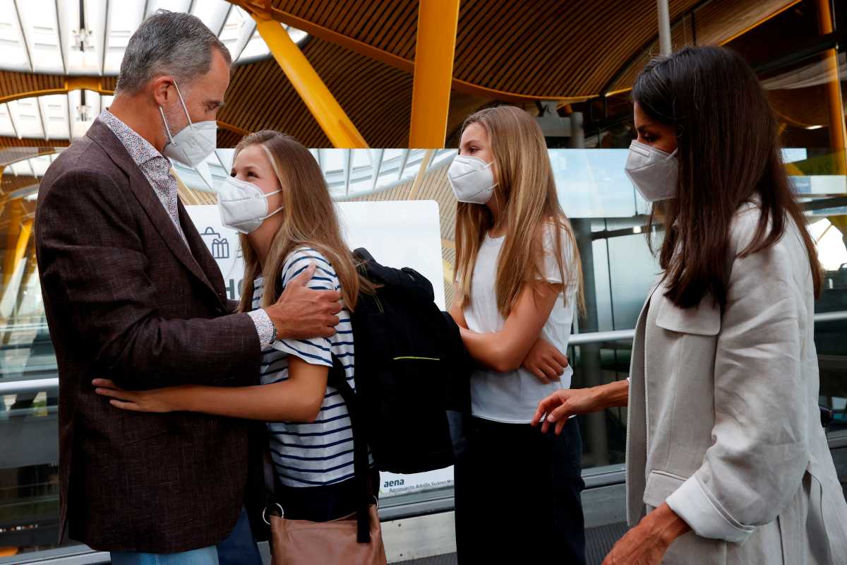 REGRESO A CLASES. Las emotivas fotos de Leonor de España y la despedida de los reyes Felipe y Letizia