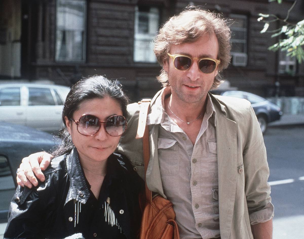 Asesino de John Lennon se disculpa con Yoko Ono