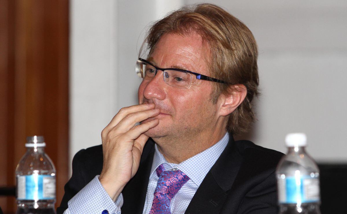 Andrés Roemer: Giran orden de aprehensión en su contra