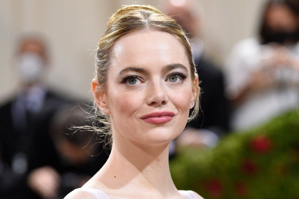 Emma Stone recicla y usa su vestido de boda para el MET Gala 2022