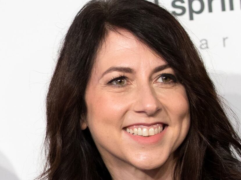 ¡MacKenzie Scott lo vuelve a hacer! La ex esposa de Jeff Bezos dona 2.7 billones de dólares a la beneficencia