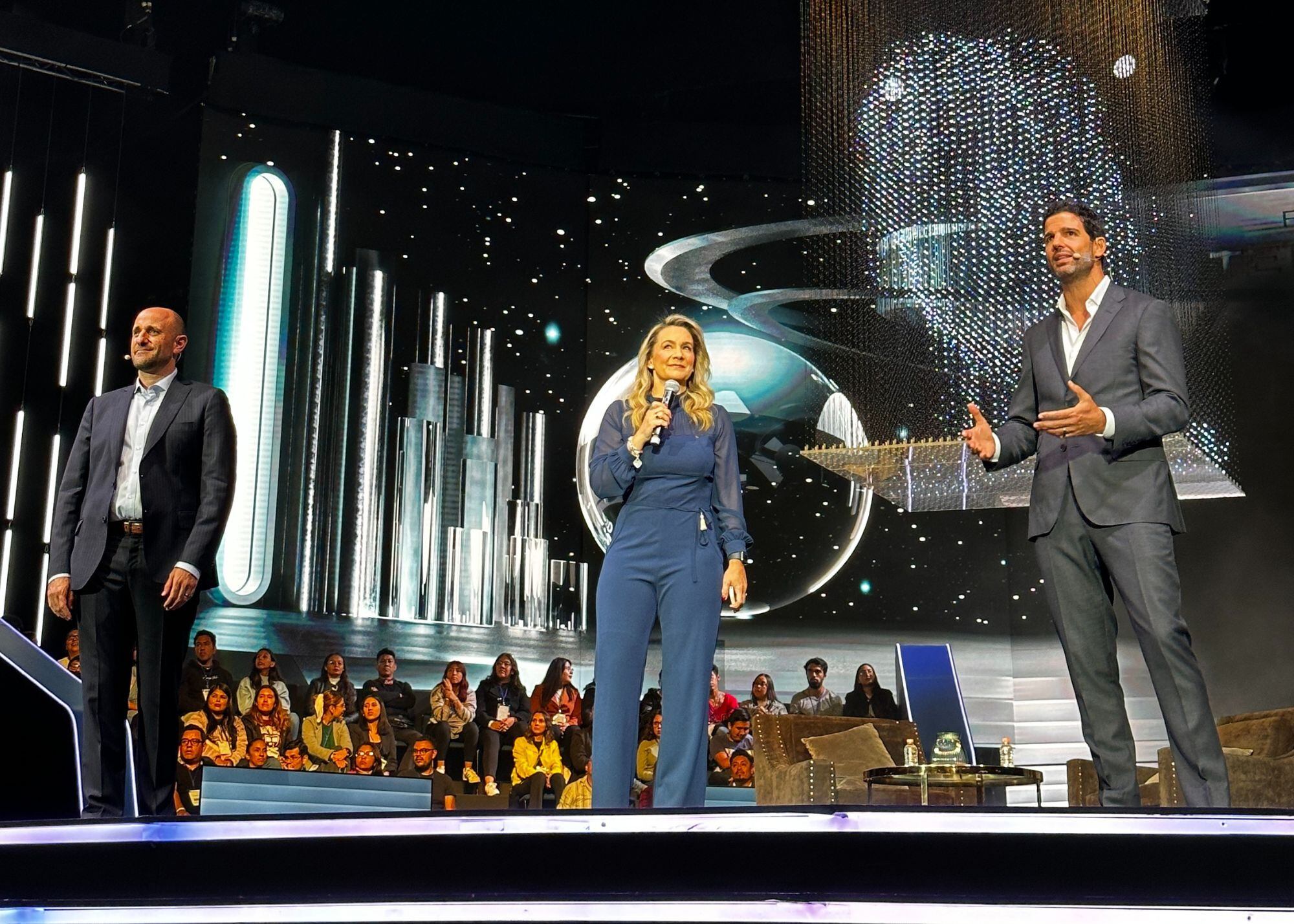 Alberto Lati, Maggie Hegyi y Oso Trava. (Foto: Héptor Arjona para VIP)