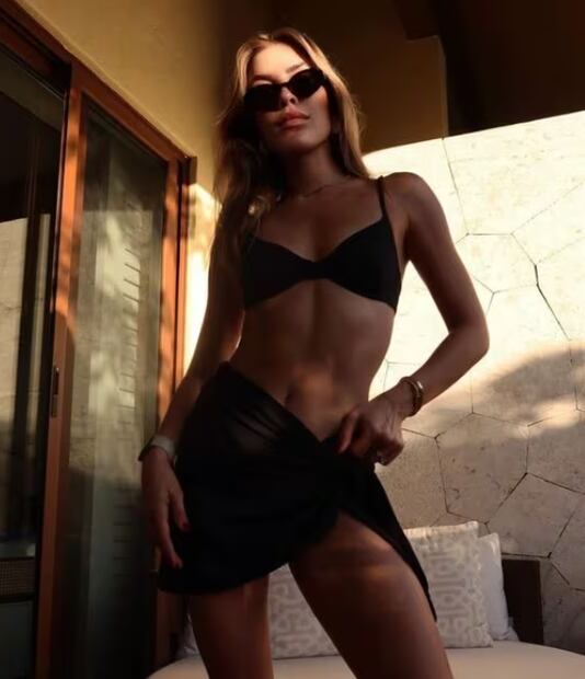 Famosas en bikinis negros/Instagram