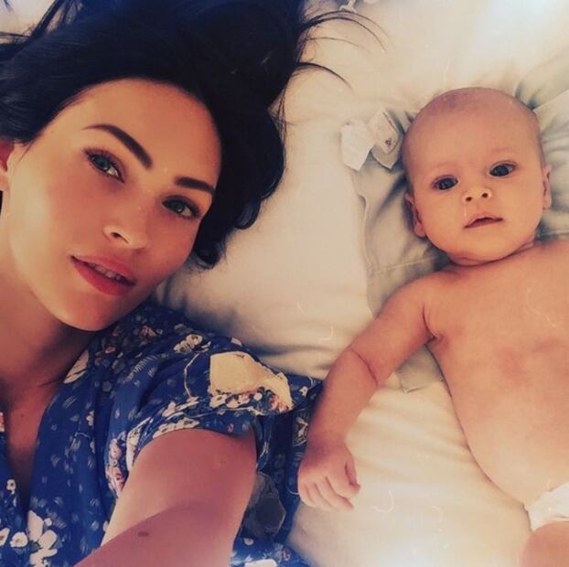 Megan Fox presenta a su bebé Journey River