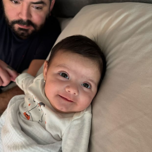 José Eduardo Derbez junto a la pequeña Tessa / Foto: Instagram