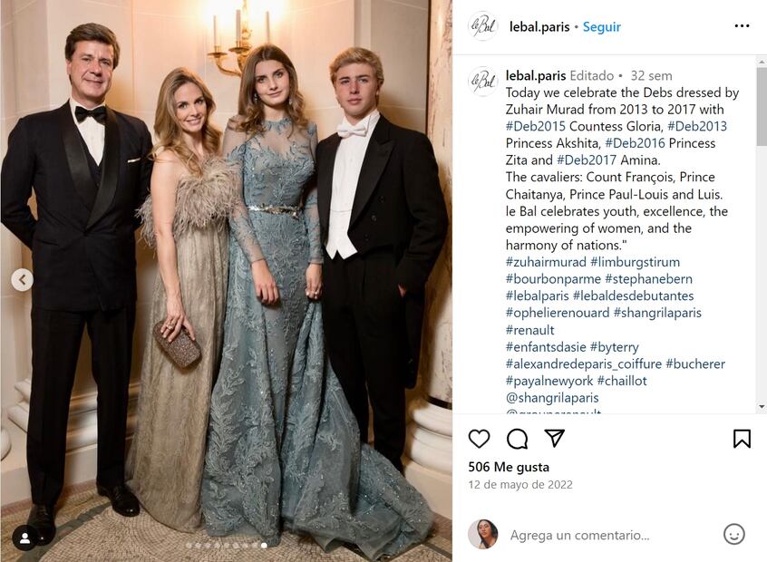 Cayetano Martínez de Irujo y con Genoveva Casanova y sus hijos/Instagram.