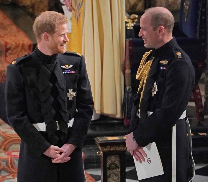 El príncipe Harry y el príncipe William discutieron por Meghan Markle; el príncipe Carlos tuvo que intervenir
