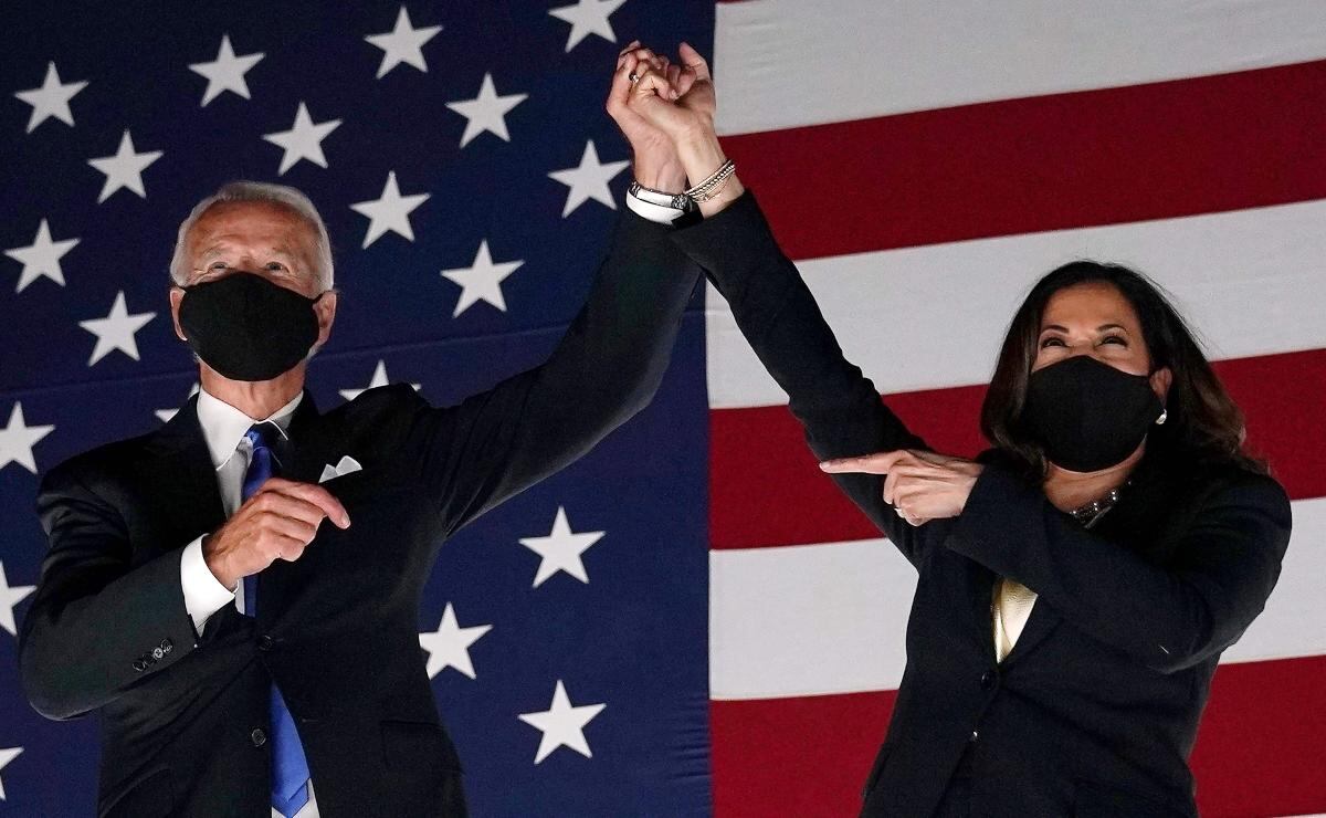 Kamala Harris celebra con Joe Biden el triunfo de las elecciones