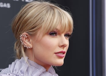 La cantante Taylor Swift confiesa que su mamá tiene un tumor cerebral