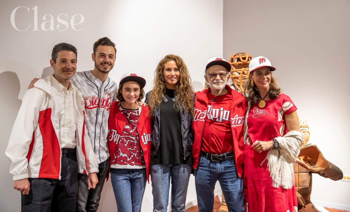 La familia Harp inaugura el Museo de los Diablos Rojos