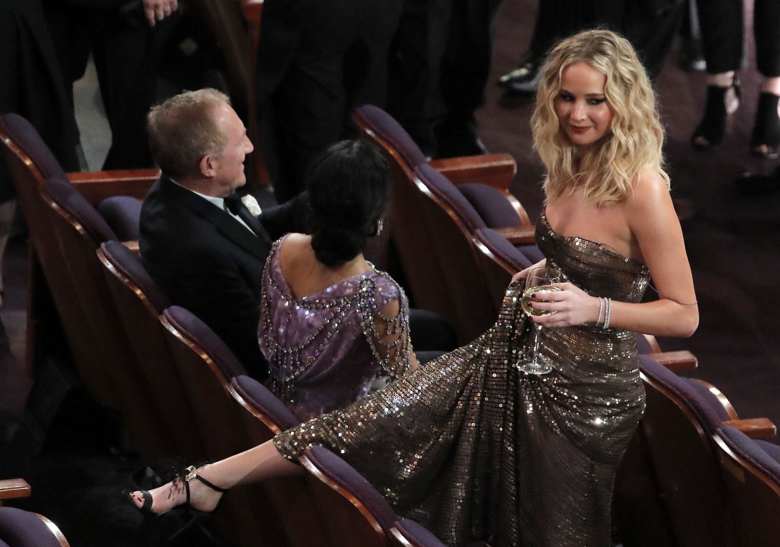 ¿Mala copa? Así fue la actitud de Jennifer Lawrence en los Oscar