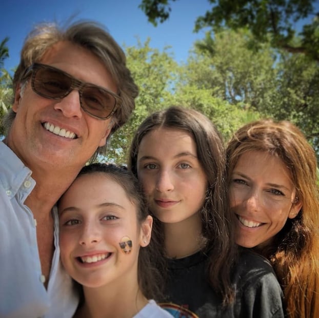 Juan Soler y Maky Moguilevsky junto sus hijas / Instagram