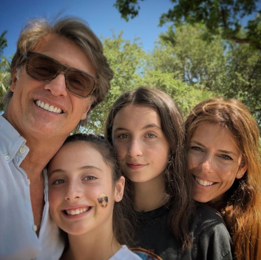 Juan Soler y Maky Moguilevsky junto sus hijas / Instagram