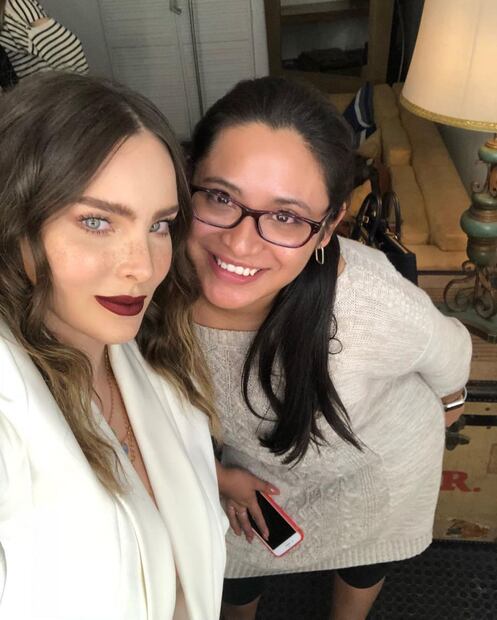 Belinda recibe un regaño de su papá por usar un pronunciado escote
