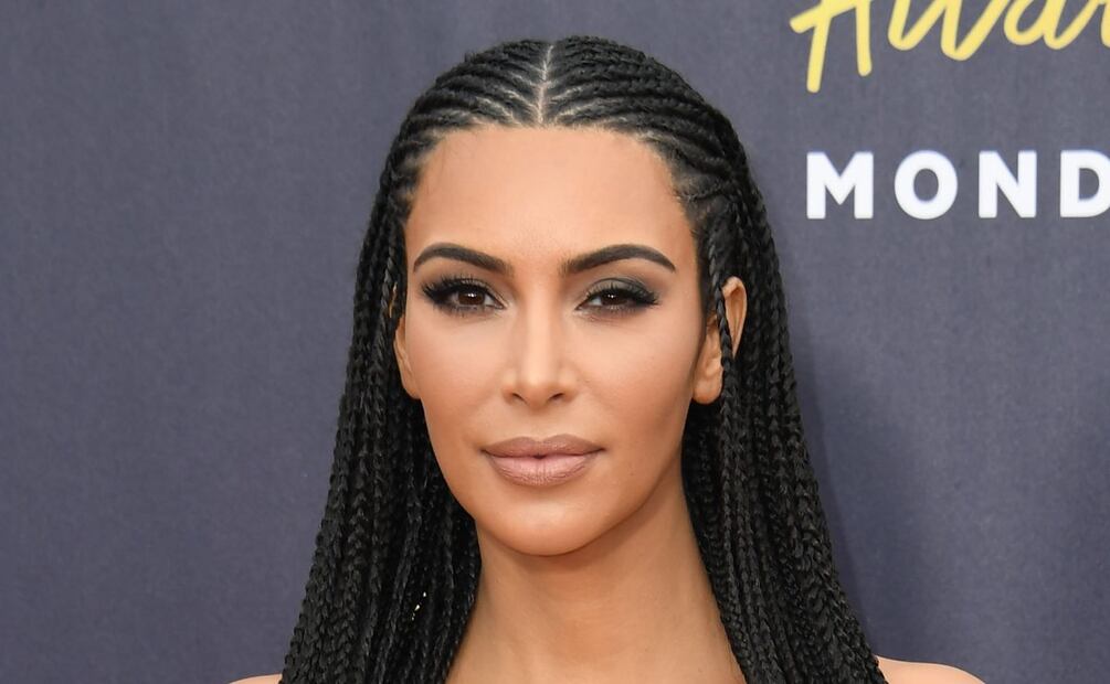 Kim Kardashian impacta con vestido muy revelador