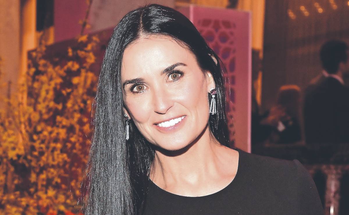 Demi Moore posa en traje de baño a sus 58 años junto a sus tres hijas