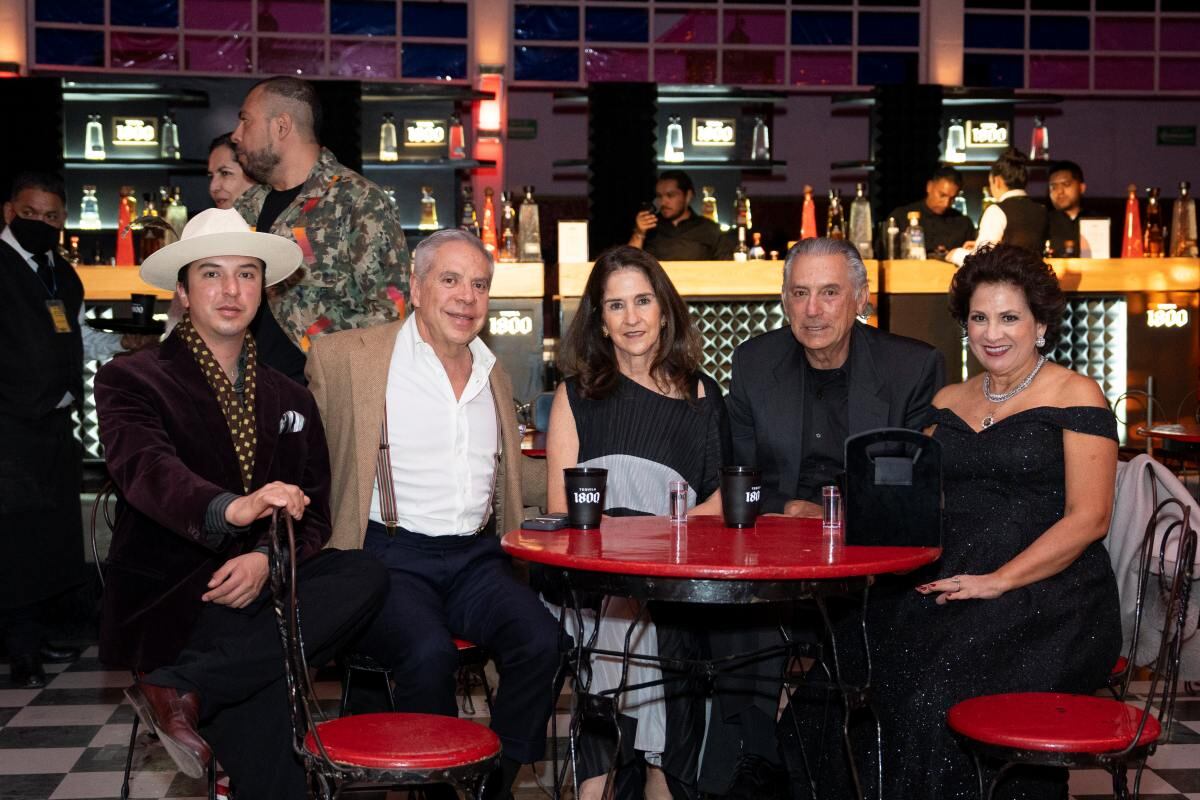 Roberto Espinosa, Ramón Rojas, Mónica Cabrero, Santiago Vértiz y Adriana de Antuñano. (Foto: Héctor Arjona)