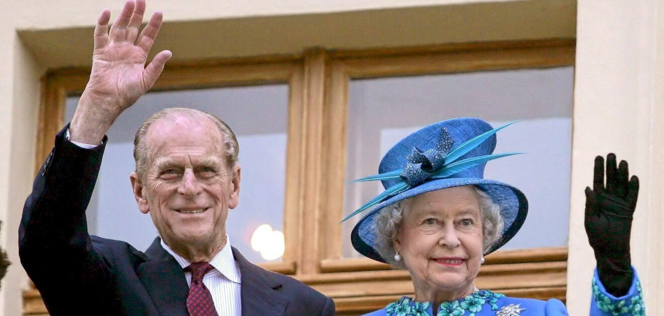 El duque de Edimburgo renuncia a su licencia de conducir tras protagonizar accidente