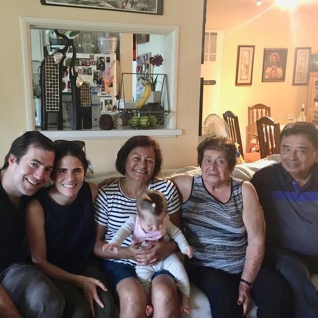 Foto: Con un pastel en forma de aguacate Karla Souza celebró el primer cumpleaños de su hija