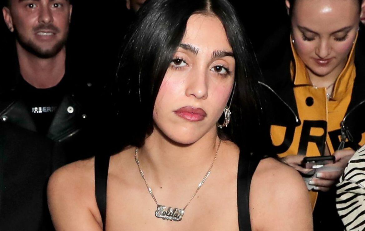 Hija de Madonna modela casi sin ropa para portada de revista 