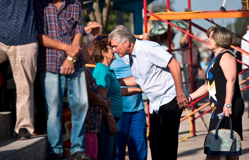 Quién es Miguel Díaz-Canel, el nuevo presidente de Cuba