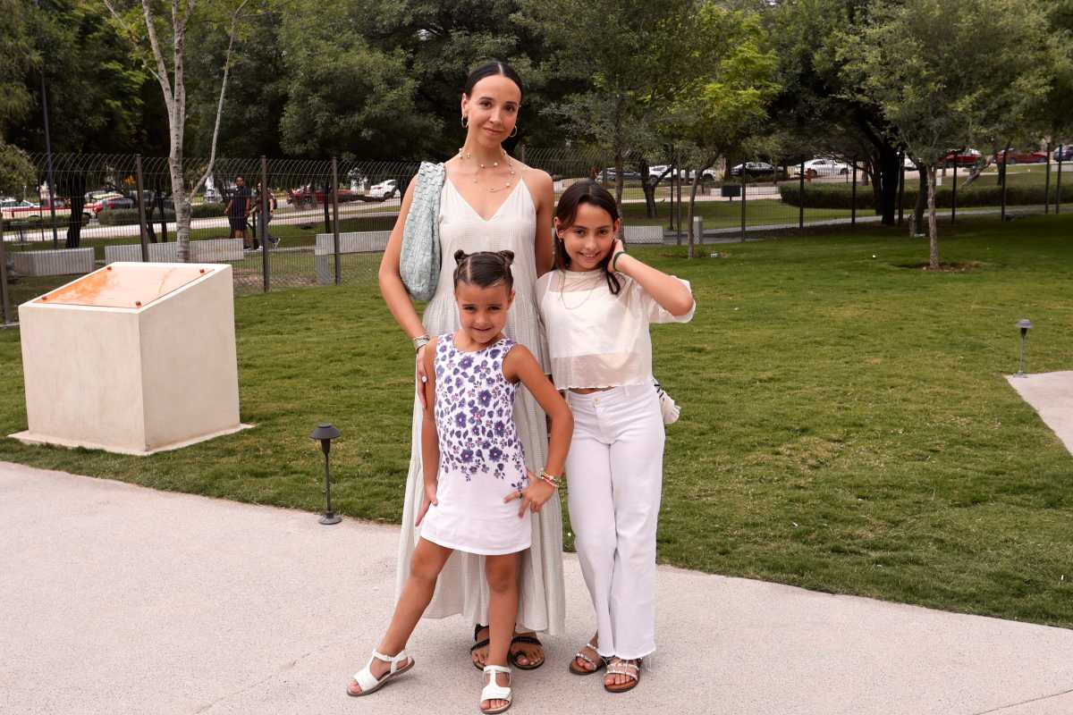 Pilar Villaescusa con Sara y Chiara. (Foto: Guillermo Treviño)
