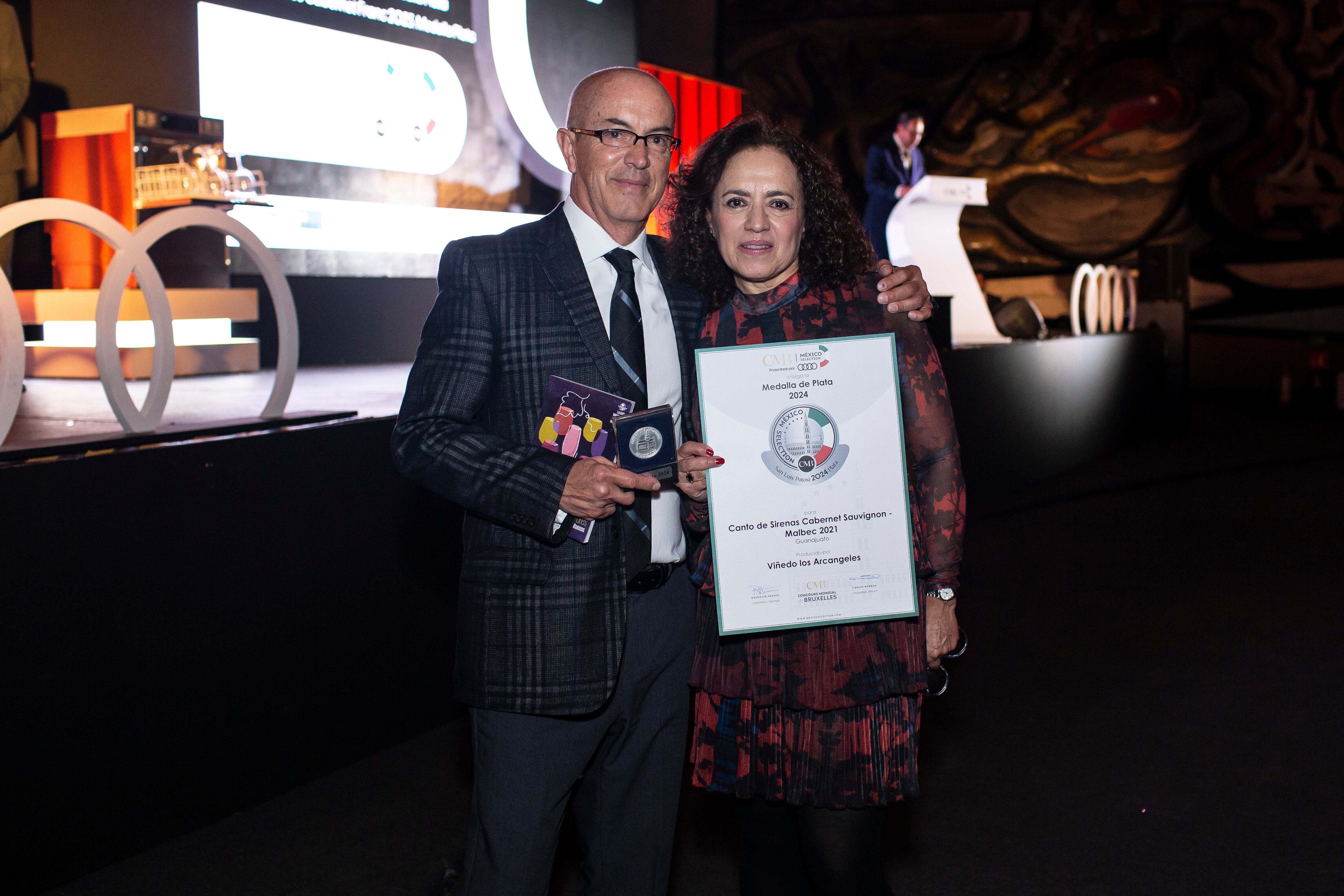 Ulises Ruiz y María del Carmen Mariño. (Foto: Esteban Torreblanca)