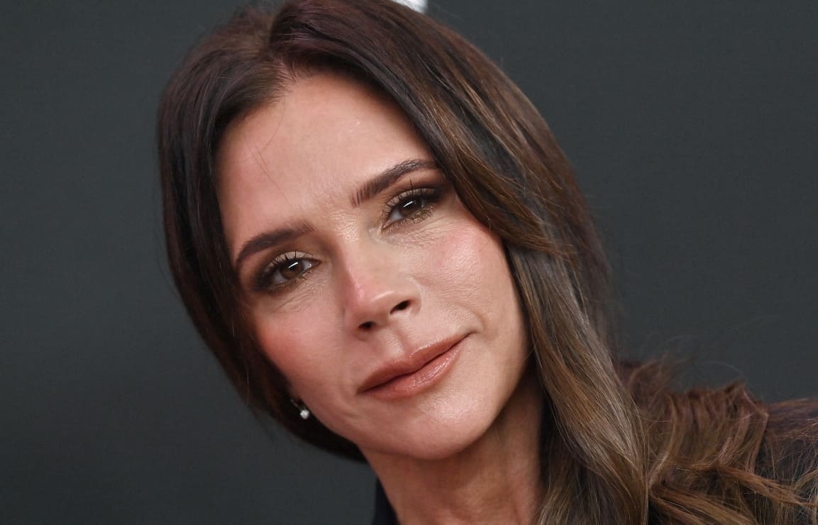 Victoria Beckham revela el motivo por el que nunca sonríe en las fotos