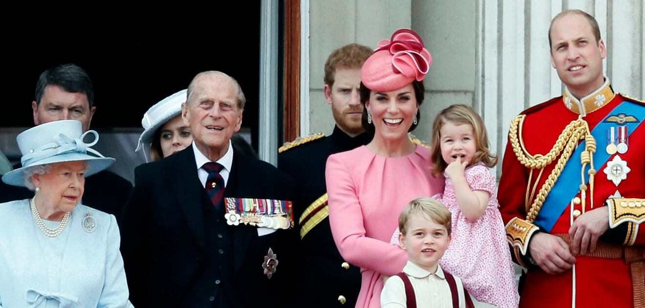 <p>Princesa Charlotte roba cámaras en el desfile militar en honor a la reina Isabel II. <strong>(Fotos: AP)</strong></p>
