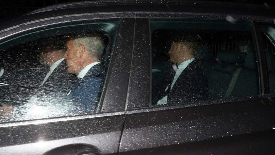 El príncipe Harry llega más de 1 hora tarde a Balmoral, tras el anuncio de la muerte de la reina Isabel II
