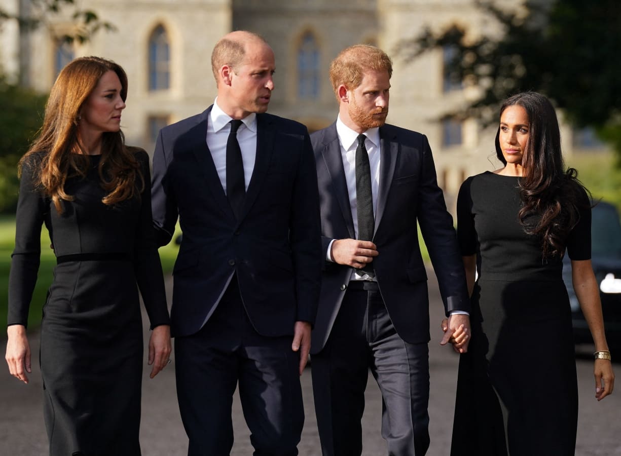 Kate Middleton, el príncipe William, el príncipe Harry y Meghan Markle / Foto: AFP