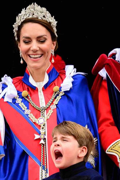 Los bostezos y más caras graciosas del príncipe Louis en la coronación de Carlos III