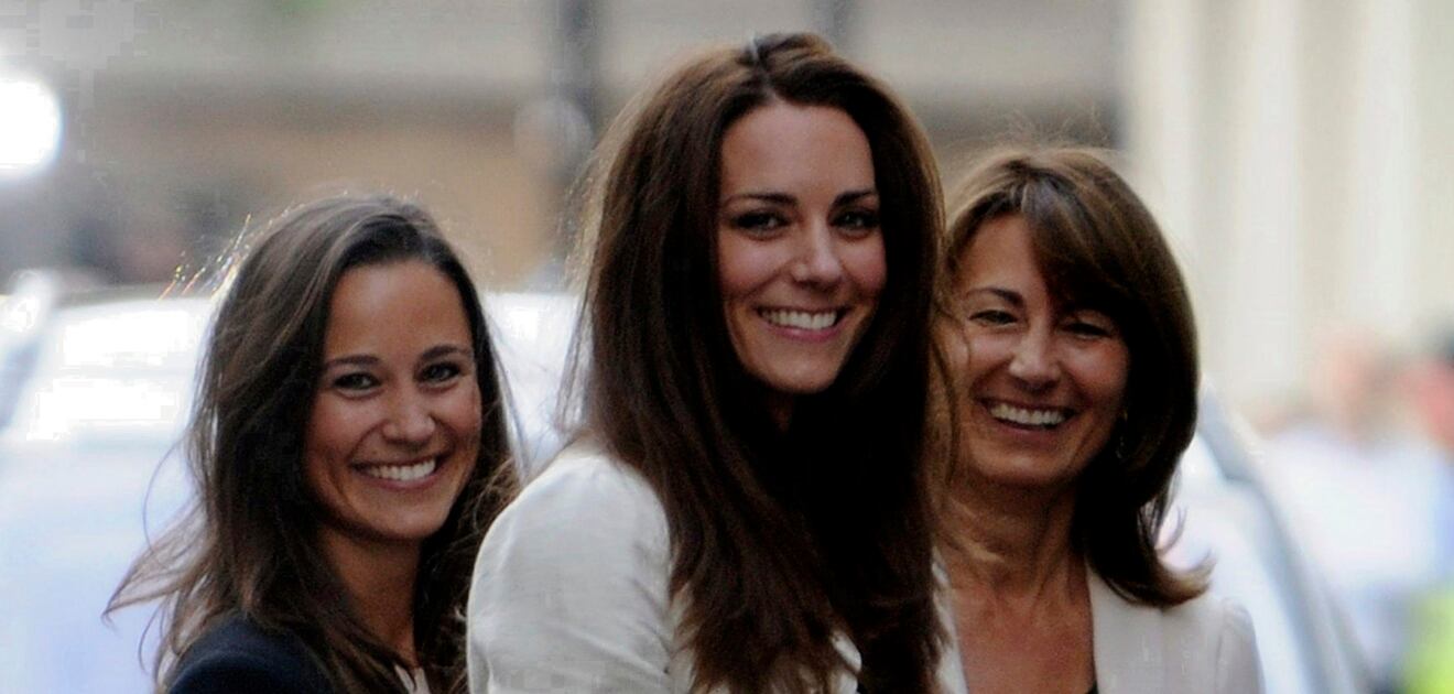<p>Kate Middleton es igualita a su mamá, la abuela de los príncipes de Inglaterra.<strong> (Fotos: EFE, Reuters, AP )&nbsp;</strong></p>
