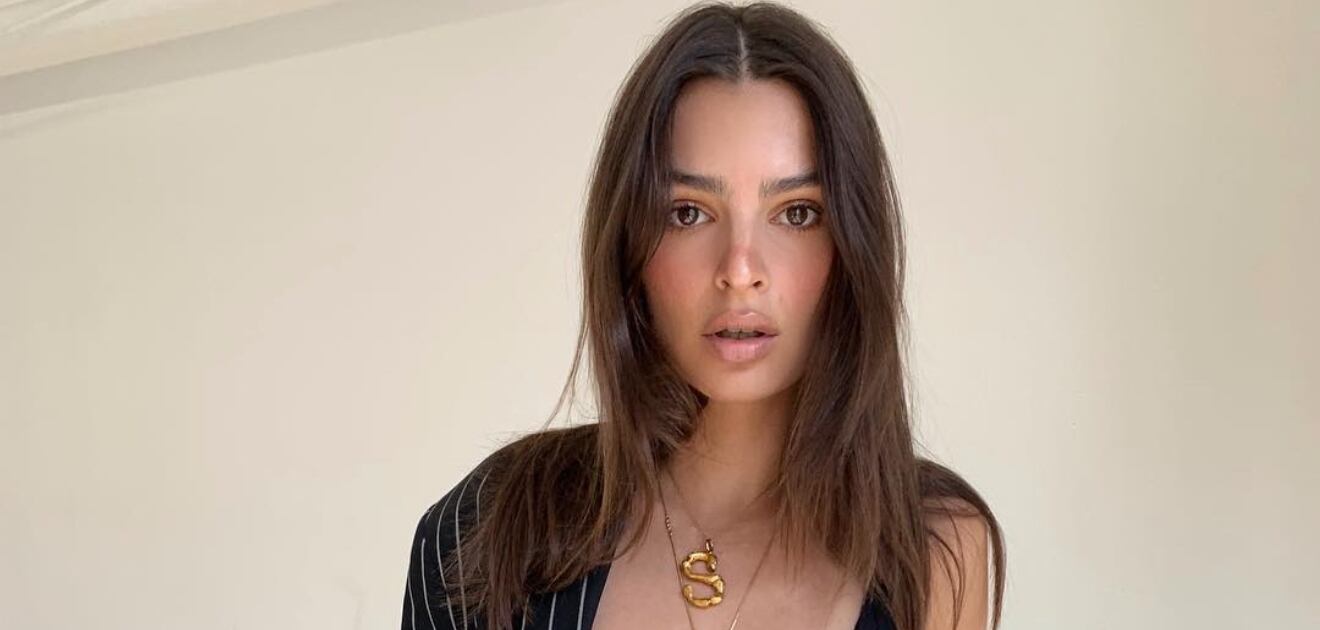 Emily Ratajkowski presume vello y manda un contundente mensaje feminista 