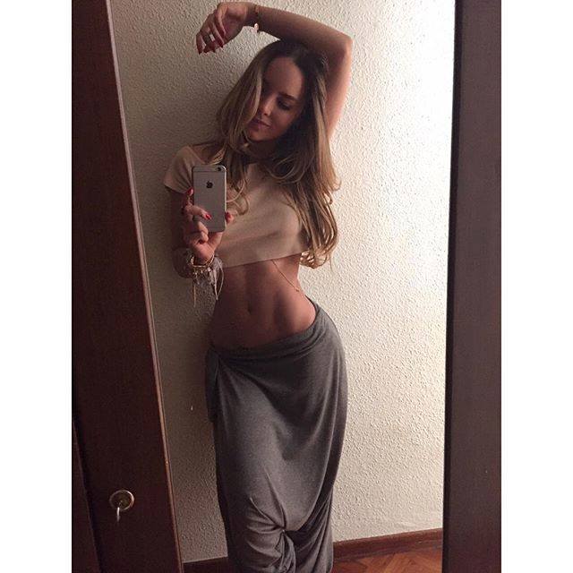 Los espectaculares abs de Belinda en 10 fotos