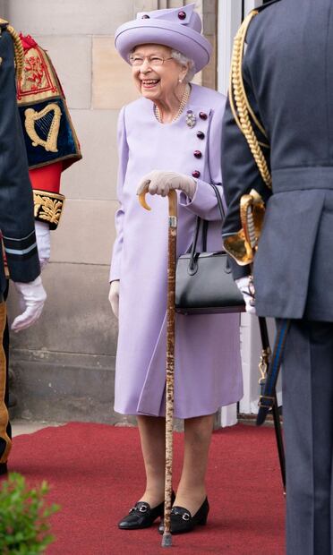 Isabel II, inseparable de sus mocasines Gucci 
