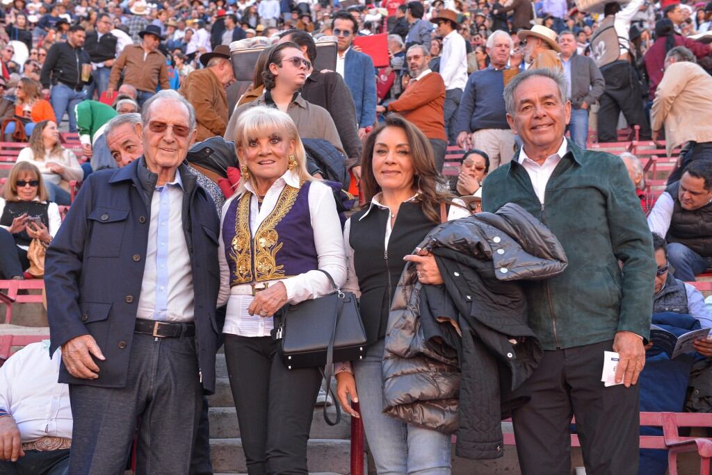 Olegario Vázquez Raña y María Ángeles Aldir de Vázquez con Isabel y Daniel Goñi. (Foto: Arturo Quintero)