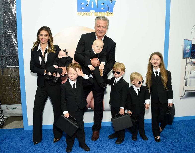 El regreso de Alec Baldwin a la alfombra roja acompañado de sus 6 hijos