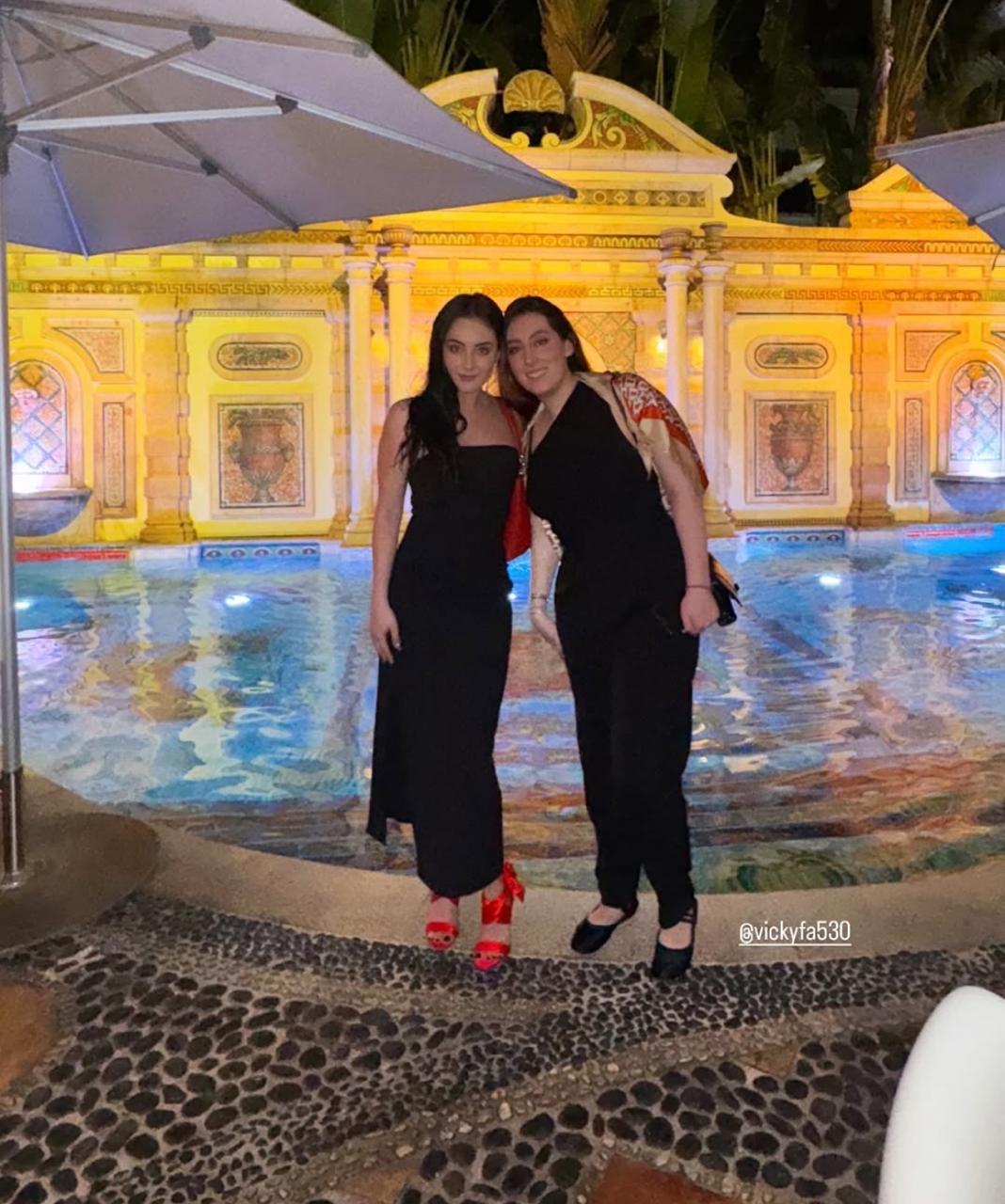 Paola Dalay y Vicky Fayad en la mansión de Versace en Miami / Foto: Instagram @paodalay_2203
