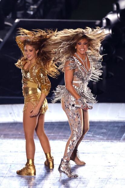Lo mejor  del Super Bowl: Shakira y Jennifer Lopez deslumbraron en el medio tiempo al ritmo de salsa y reggaeton 